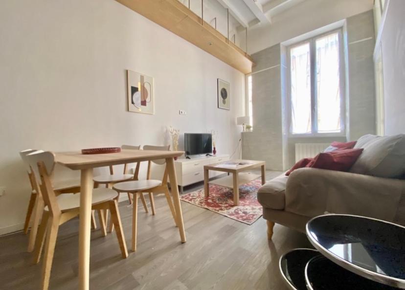 Le botta charmant deux pièces plein centre Menton Extérieur photo